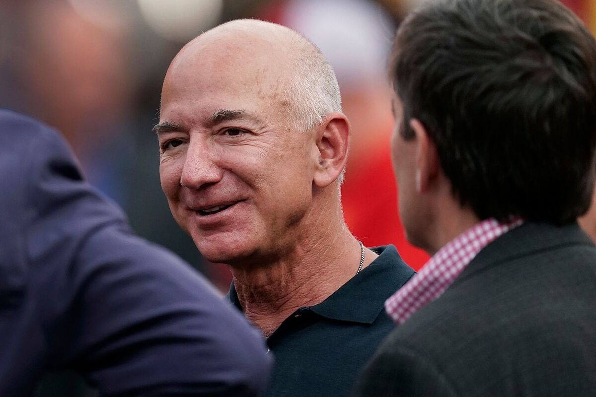 Amazon founder Jeff Bezos to join forces with hip-hop mogul in bid for Commanders
